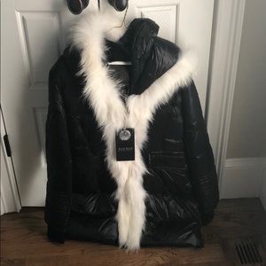 Brand new never worn Nicole Benisti winter coat.